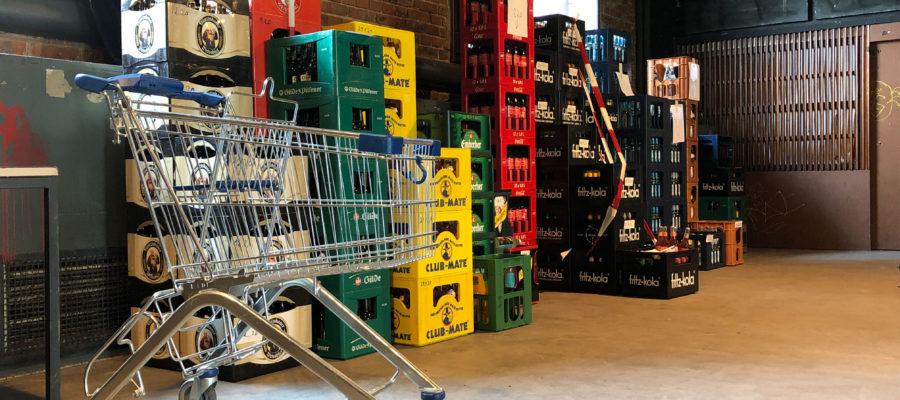 Getränkeabverkauf, Getränke, Flaschen, Kisten, Bier, Fritz, Limo, Mate, Coca Cola, Einbecker, Ausverkauf, Sale, Sonderpreis, Angebot, Kulturfabrik Löseke, Hildesheim, KUFA, Getränkelager, Getränkevorrat
